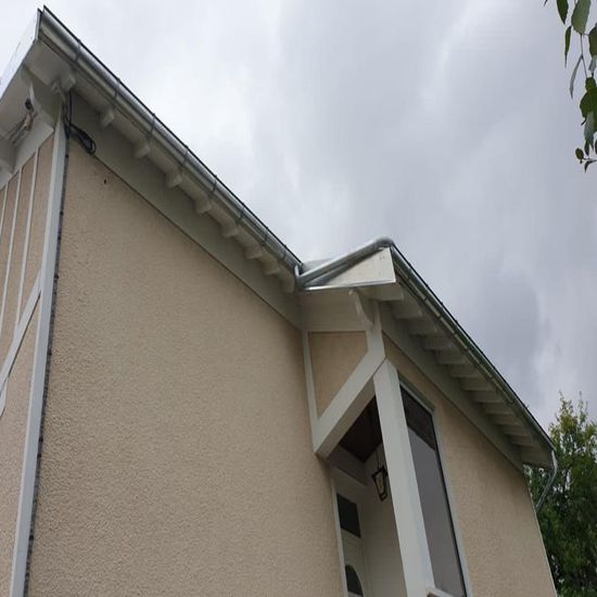 Pose de gouttière à Le Plessis-Trévise dans le Val de Marne dans le (94) et en Ile de France