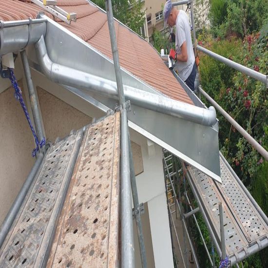 Pose de gouttière à Le Plessis-Trévise dans le Val de Marne dans le (94) et en Ile de France